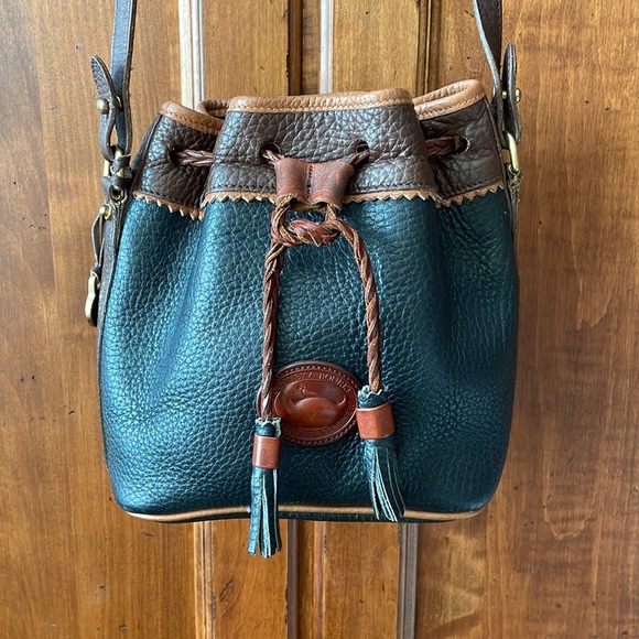 Dooney & Bourke Handbags - Vintage Dooney & Bourke Crossbody Bucket Bag